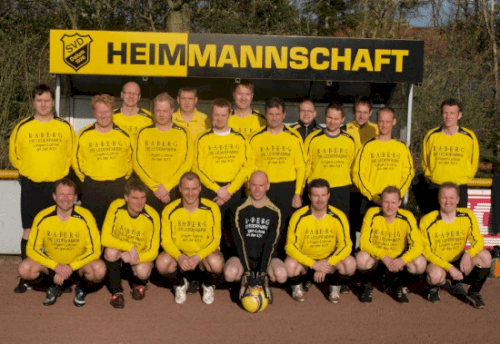 Alte Herren, aber neue Trikots!